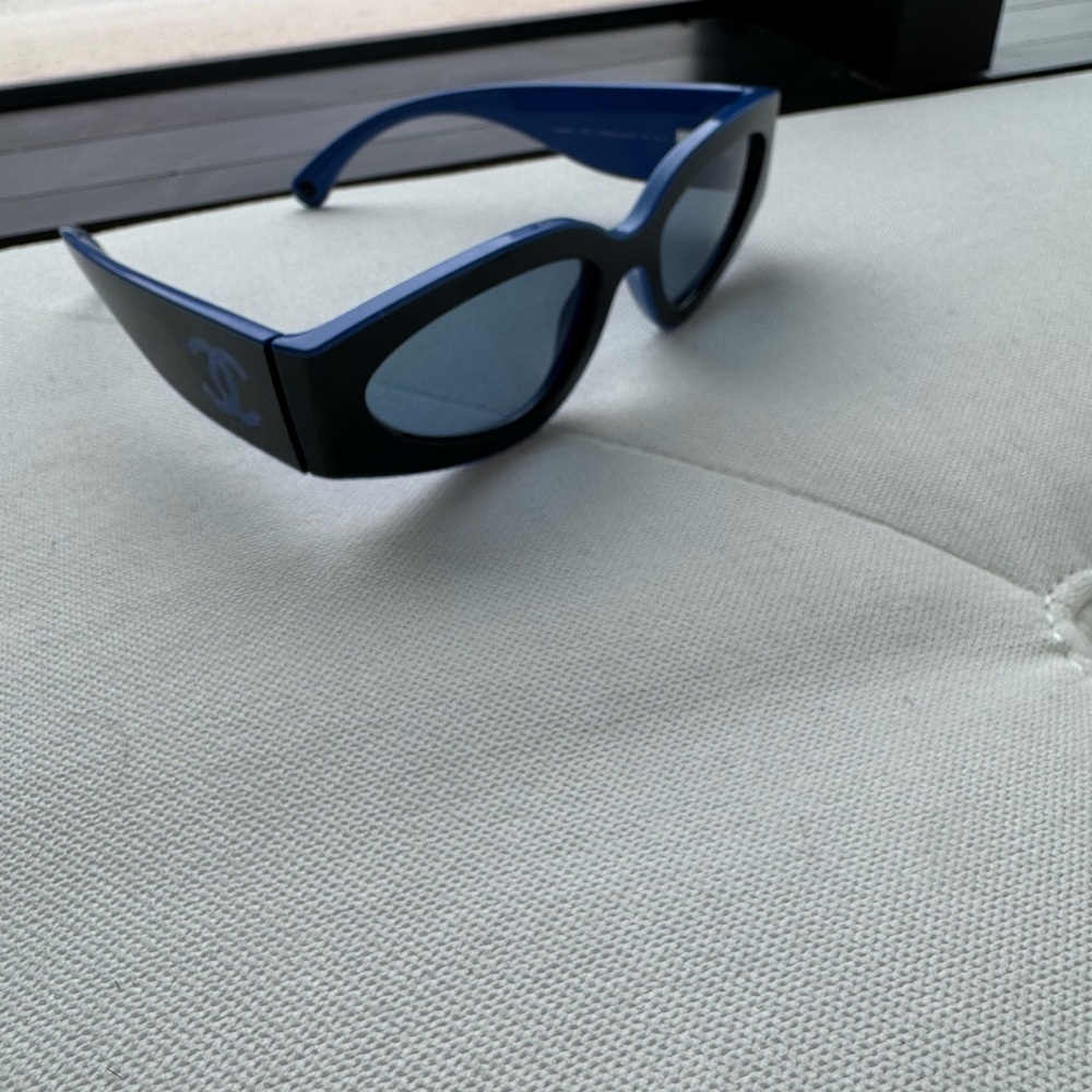 Chanel Blue and Black Logo Sunglasses - Picture 4 of 6
